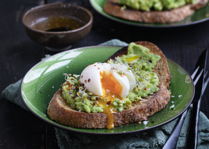 Toast med avokado og egg