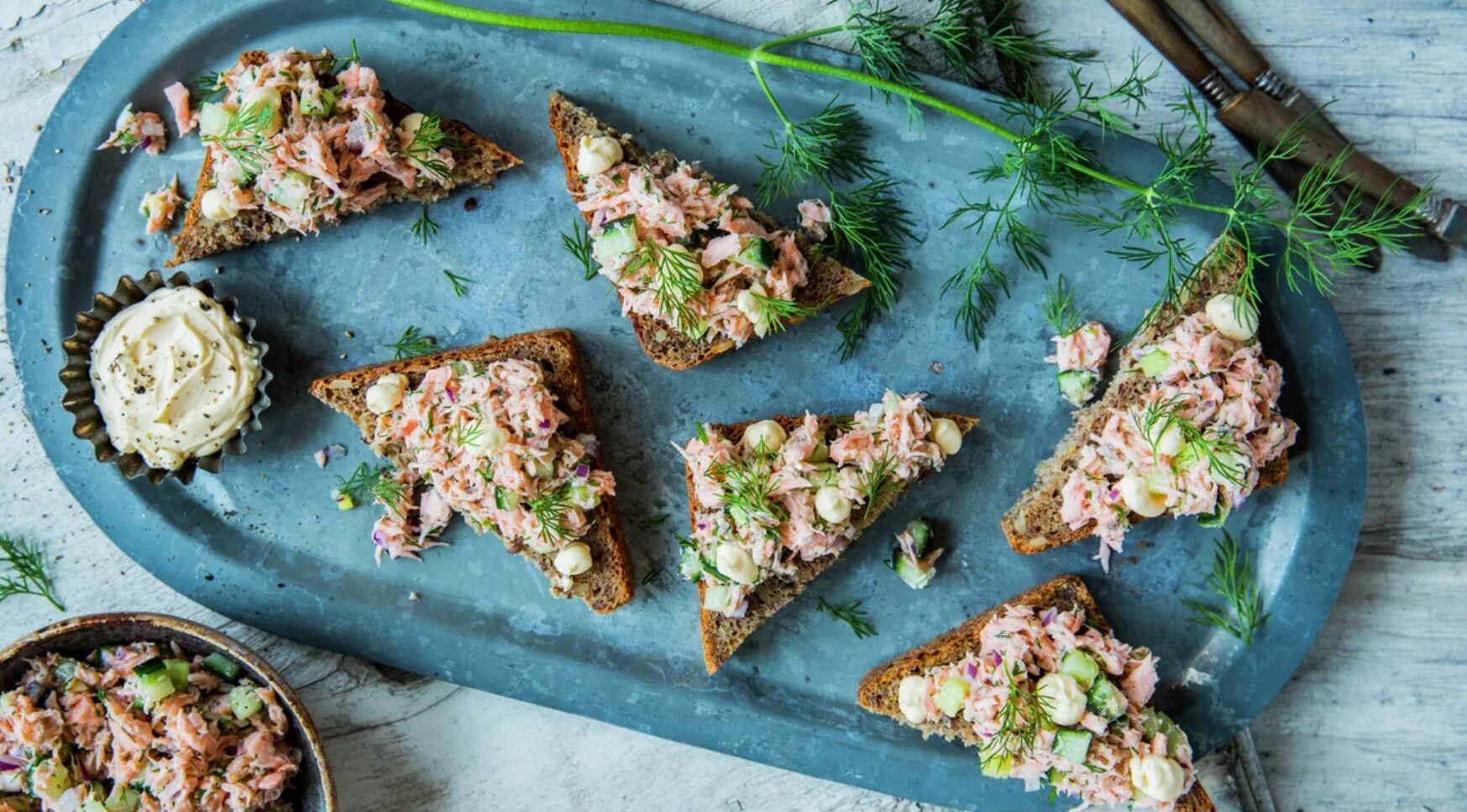 Mesterbakeren | Laksesalat på rugbrød